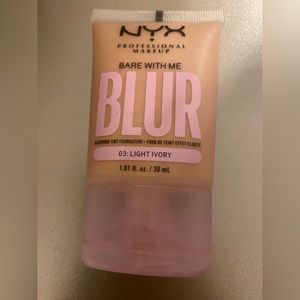 Blurring tint foundation 03. Light ivory.